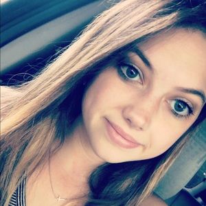 Meet your Posher, Alicia